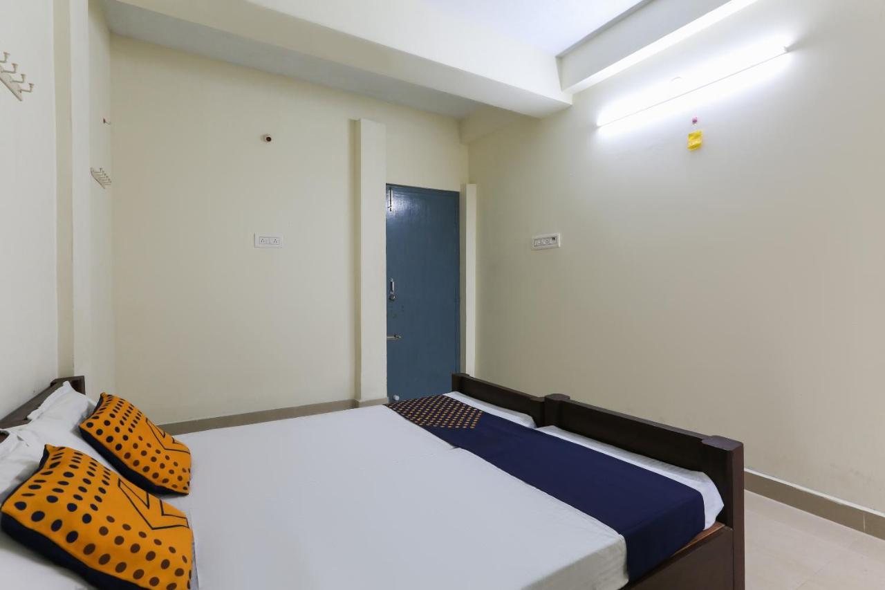 SPOT ON 63050 Kag Rooms Gūduvāncheri Exterior foto