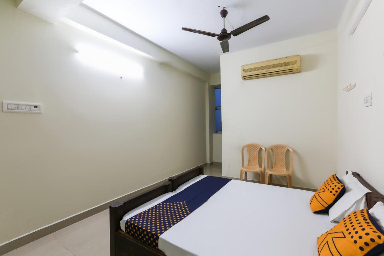 SPOT ON 63050 Kag Rooms Gūduvāncheri Exterior foto